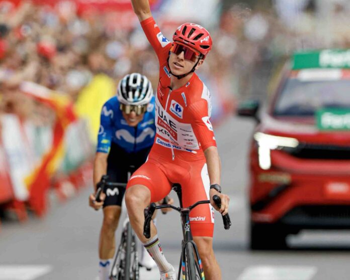 La Vuelta 2026 étape 6 Tadej Pogacar gagne au sprint Enric Mas le défie le Tour d'Espagne relancé