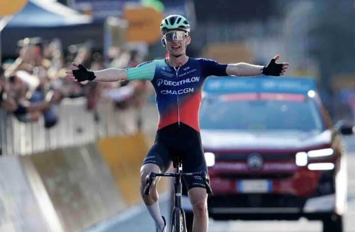 Paul Seixas entre dans l'histoire le plus jeune vainqueur du Tour de Lombardie